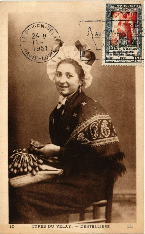 Carte postale ancienne Types du Velay - Dentelliere