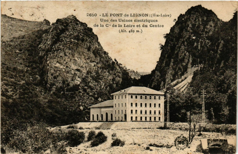 Carte postale ancienne Le Pont de Lignon Une des Usines electriques de la Cte de la Loire