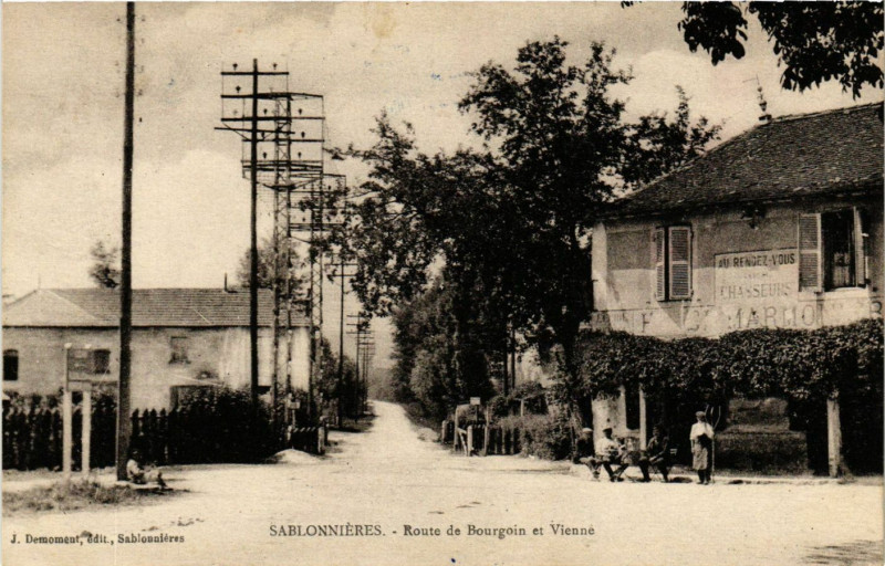 Carte postale ancienne Sablonnieres - Route de Bourgoin et Vienne