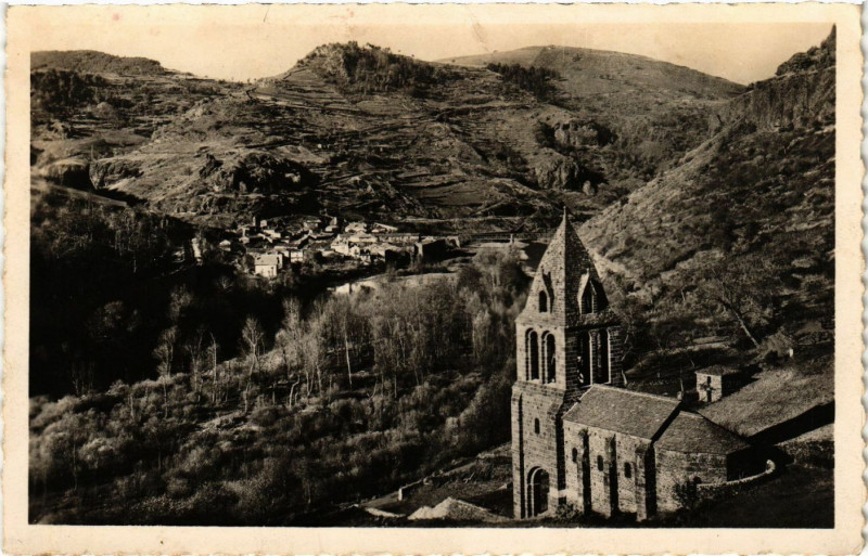 Carte postale ancienne Saint-Julien-des-Chazes - La Chapelle et la Vallée de l'Allien à Saint-Julien-des-Chazes