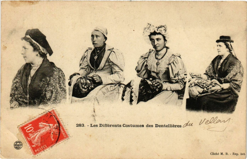 Carte postale ancienne Les Differents Costumes des Dentellieres