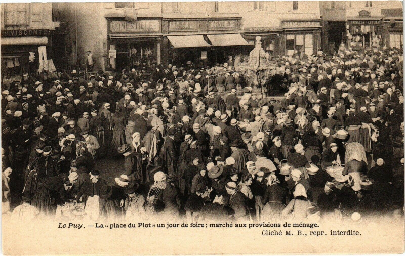 Carte postale ancienne Le Puy - La place du plot