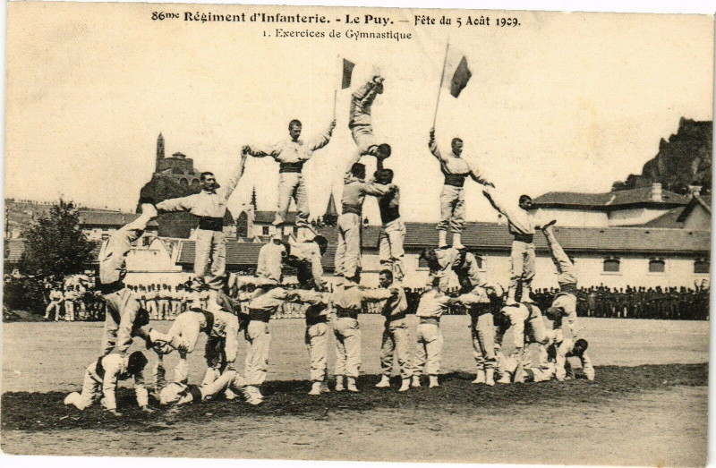 Carte postale ancienne Regiment d'infanterie - Le Puy
