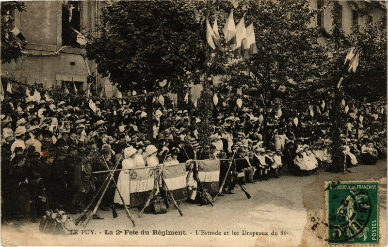 Carte postale ancienne Le Puy - La Fete du regiment