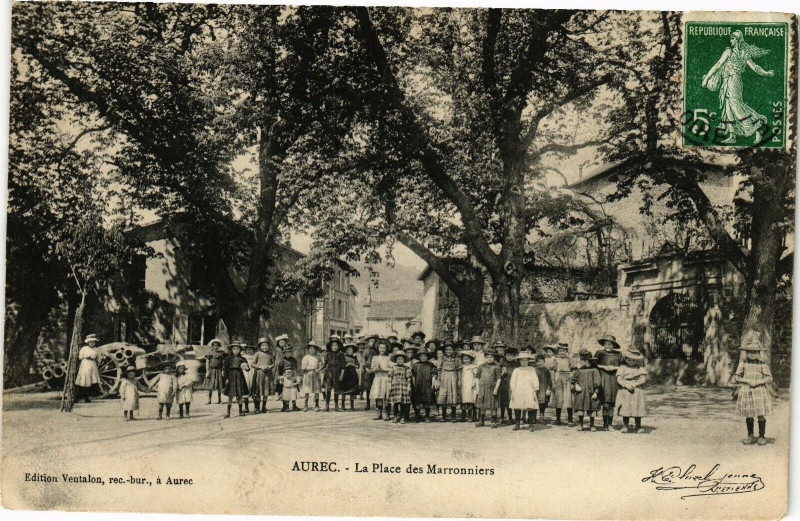 Carte postale ancienne Aurec - La place des marronniers
