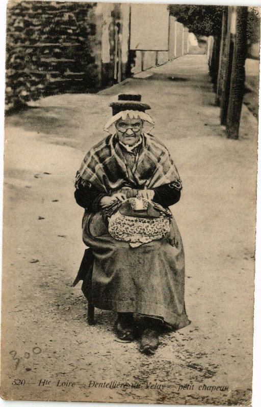 Carte postale ancienne Hte loire - Dentelliere du Velay
