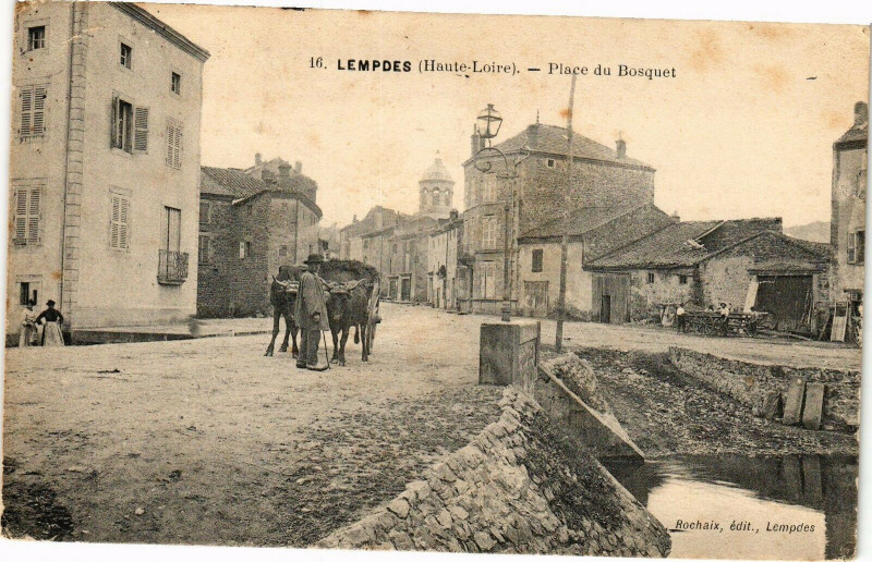 Carte postale ancienne Lempdes - Place du bosquet