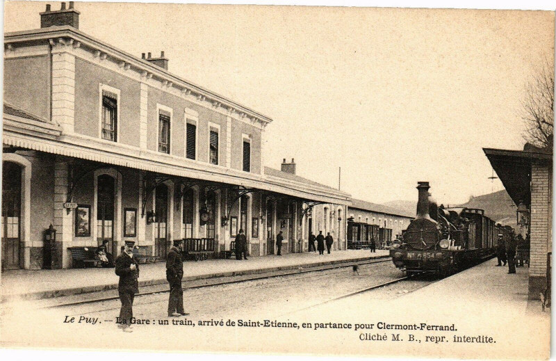 Carte postale ancienne Le Puy - La gare un train arrive de Saint-Etienne