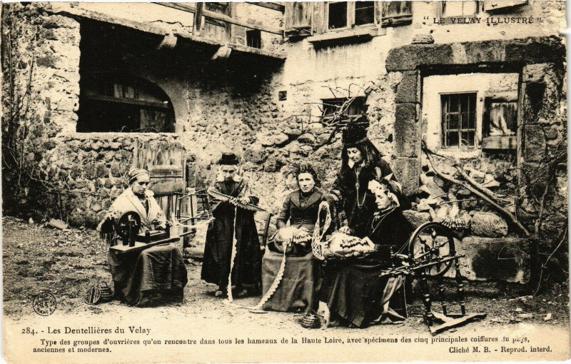 Carte postale ancienne Les dentellieres du Velay