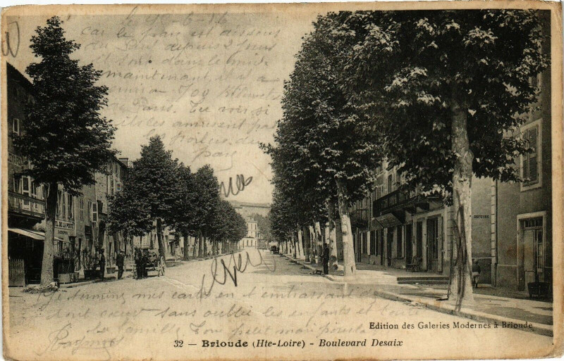 Carte postale ancienne Brioude (Hte-Loire) - Boulevard Desaix à Brioude