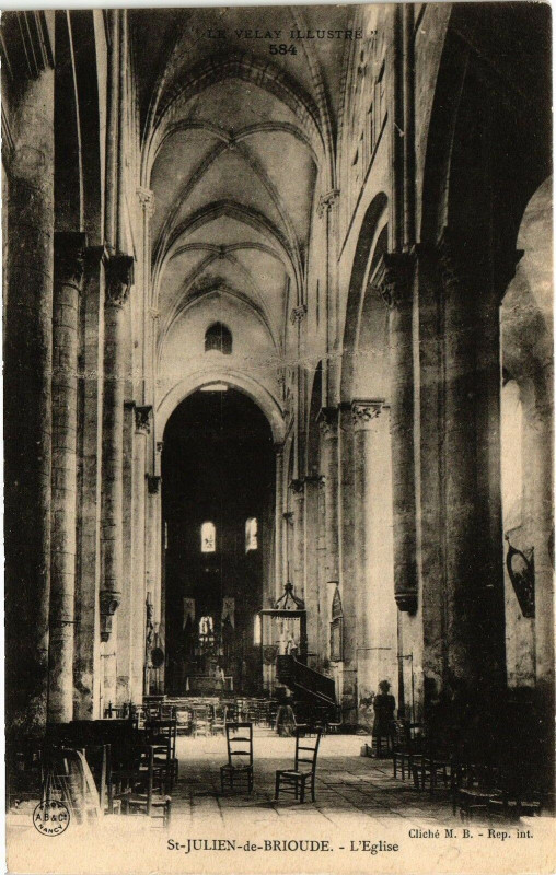 Carte postale ancienne St-Julien-de-Brioude - L'Eglise à Brioude