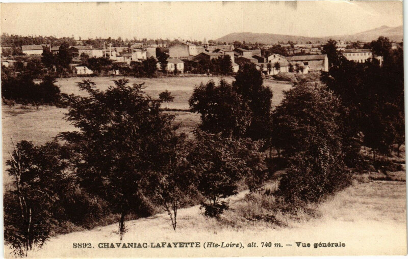 Carte postale ancienne Chavaniac-Lafayette (Hte-Loire) alt 740m-Vue générale à Chavaniac-Lafayette