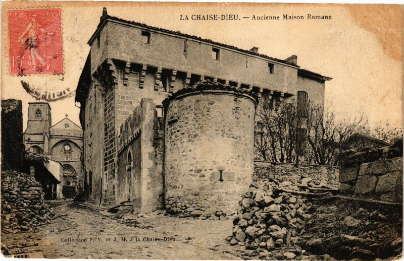 Carte postale ancienne La Chaise-Dieu - Ancienne Maison Romane à La Chaise-Dieu