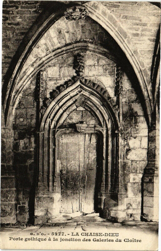 Carte postale ancienne Chaise-Dieu-Ponte gothique a jonction des Galeries du Cloitre