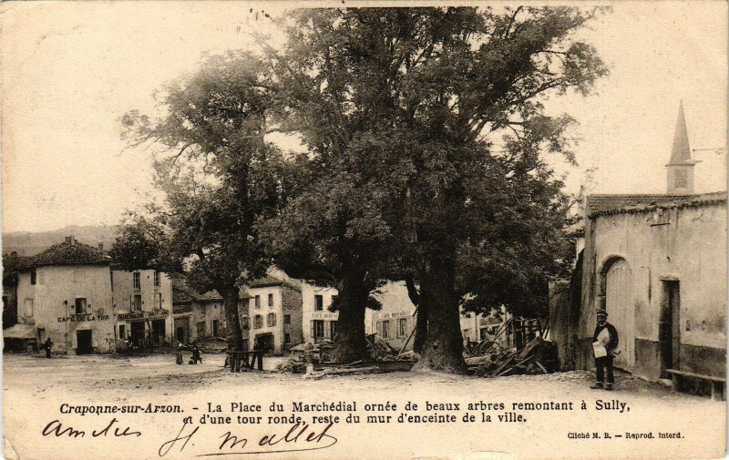 Carte postale ancienne Craponne-sur-Arzon - La Place du Marchedial ornée de beaux arbres à Craponne-sur-Arzon