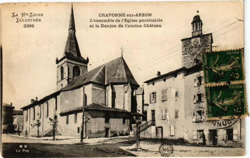 Carte postale ancienne Craponne sur-Arzon L'ensemble de l'Eglise paroissiale et le à Craponne-sur-Arzon