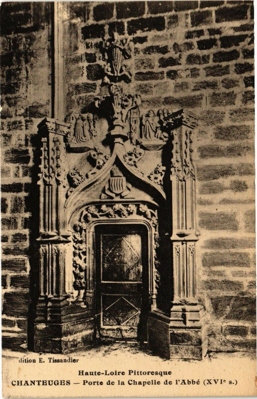 Carte postale ancienne Haute-Loire Pittoresque Chanteuges-Porte de la Chapelle de l'Abbe à Chanteuges