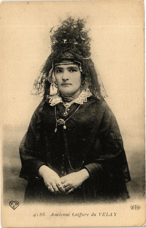Carte postale ancienne Ancienne Coiffure du Velay