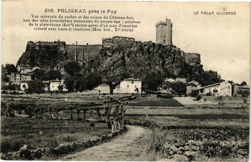 Carte postale ancienne Polignac Pres le Puy - Vue orientale du rochet et des ruines du à Polignac