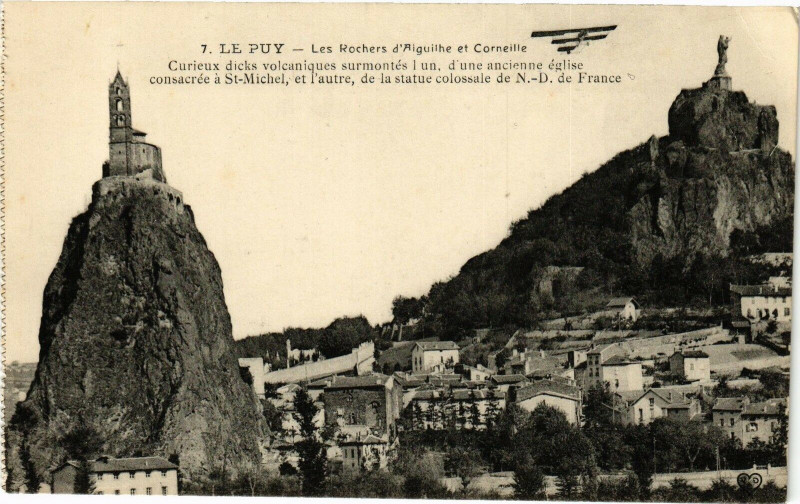 Carte postale ancienne Le Puy - Les Roches d'Aiguilhe et Corneille - Curieux dicks à Aiguilhe