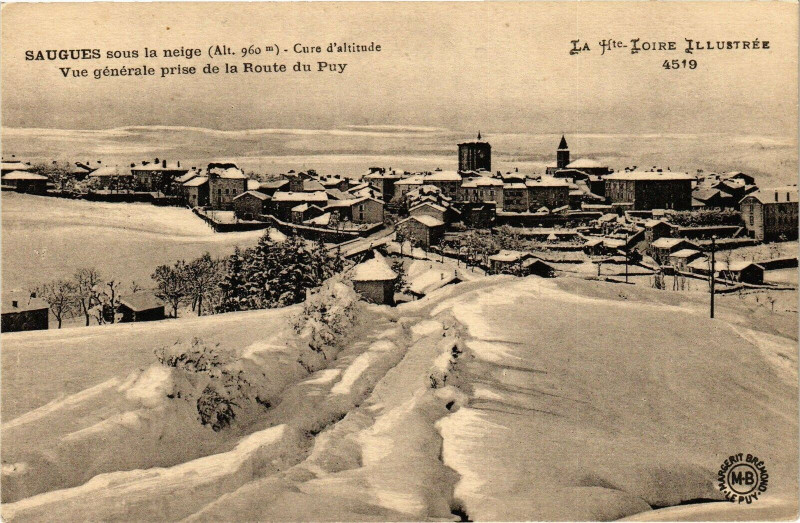 Carte postale ancienne Saugues sous la neige. Cure d'altitude Vue générale prise de la... à Saugues