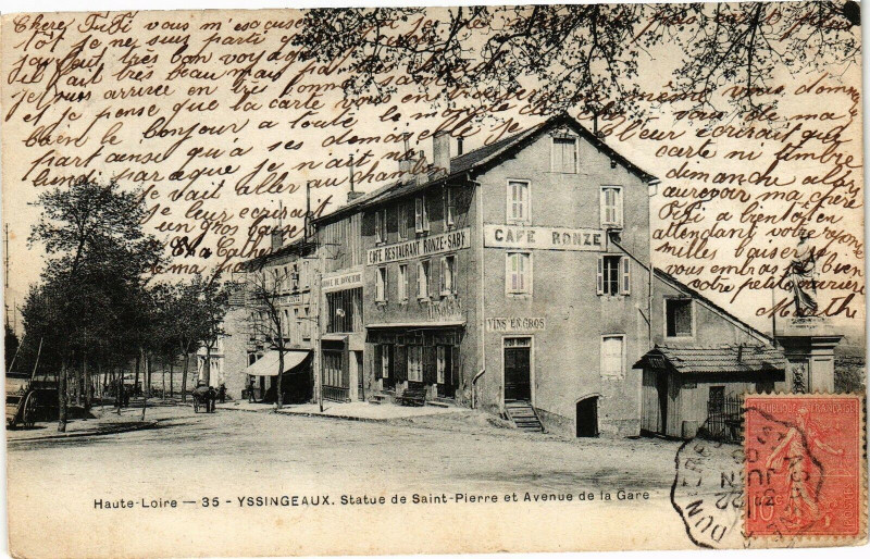 Carte postale ancienne Haute-Loire - Yssingeaux - Statue de St-Pierre at Avenue de la.. à Yssingeaux