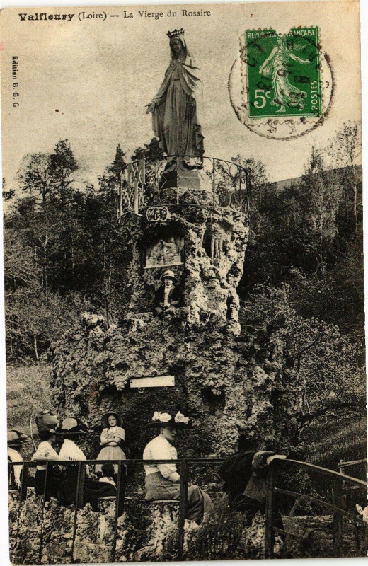Carte postale ancienne Valfleury (Loire) - La Vierge du Rosaire