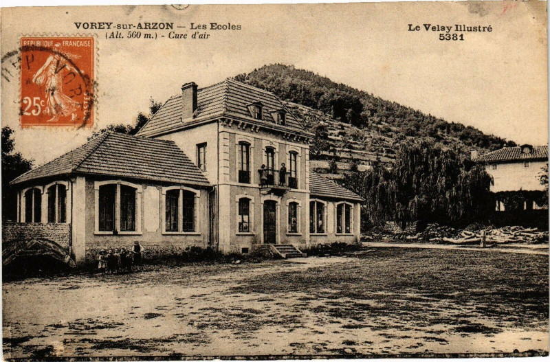 Carte postale ancienne Vorey-sur-Arzon - Les Ecoles (Alt.560m) - Care d'air à Vorey