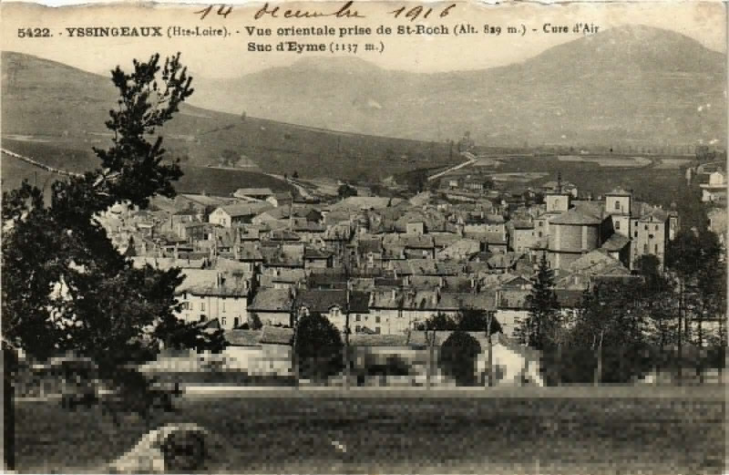 Carte postale ancienne Yssingeaux (Hte-Loire) Vue orientale prise du St-Boch (Alt 829m.) à Yssingeaux