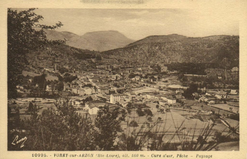 Carte postale ancienne Vorey-sur-Arzon - (Hte-Loire) Cure d'air Peche - Paysage à Vorey