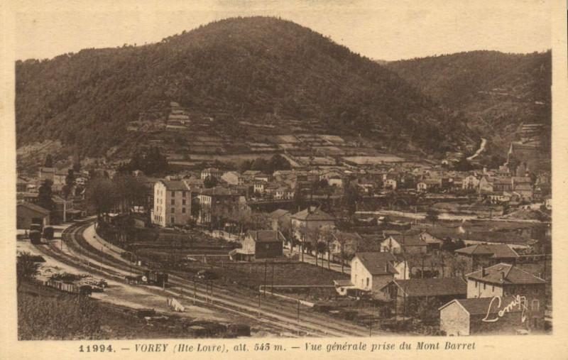 Carte postale ancienne Vorey (Hte-Loire) Vue générale prise du Mont Barret à Vorey