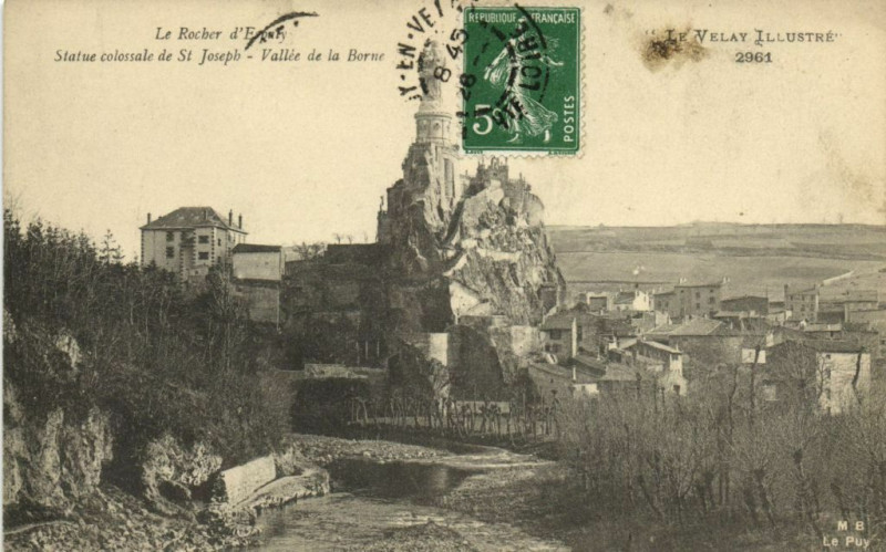 Carte postale ancienne Rocher d'Esputy-Statue colossale de St-Joseph-Vallée de la Borne à Borne