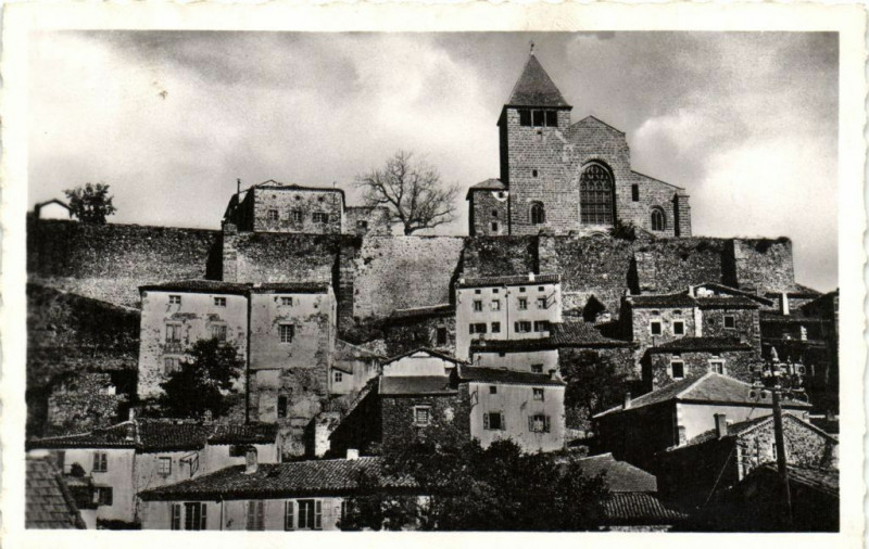 Carte postale ancienne Chanteuges (Haute-Loire) Les Remparts et l'Eglise à Chanteuges