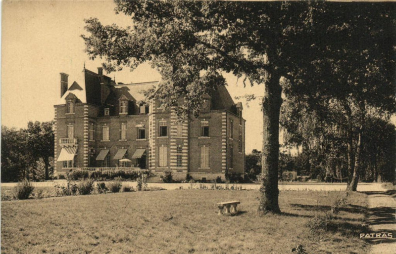Carte postale ancienne Chales - Le Chateau. Cote Sud