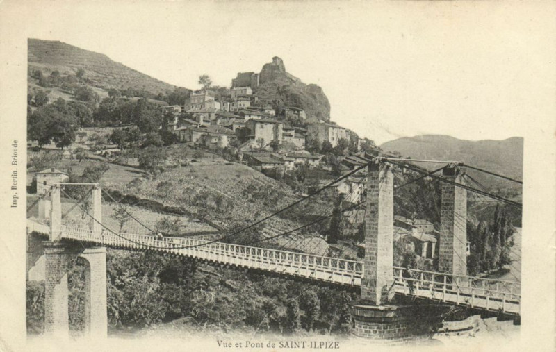 Carte postale ancienne Vue et Pont de Saint-Ilpize à Saint-Ilpize