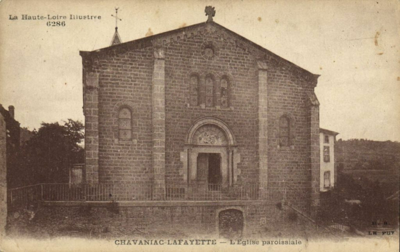 Carte postale ancienne La Houte-Loire Chavaniac Lafayette - L'Eglise paroissiale. à Chavaniac-Lafayette