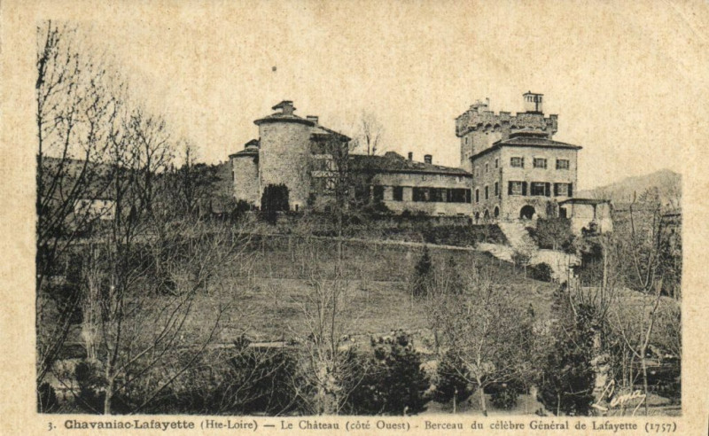 Carte postale ancienne Chavaniac Lafayette (Hte-Loire) Le Chateau (cote Ouest) Berceau à Chavaniac-Lafayette