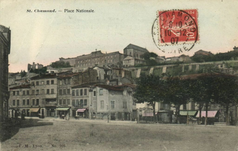 Carte postale ancienne Saint- Chamond - Place Nationale