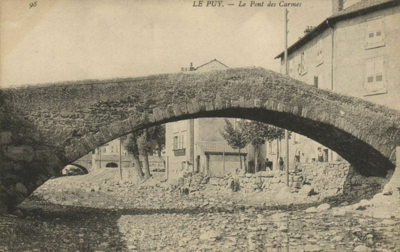 Carte postale ancienne Le Puy - Le Pont des Carmes