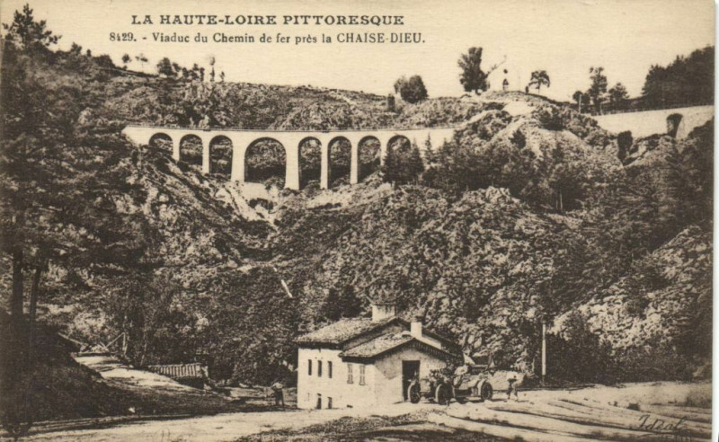 Carte postale ancienne Haute-Loire Pittoresque Viaduct du Chemin fer Pres la Chaise-Dieu à La Chaise-Dieu