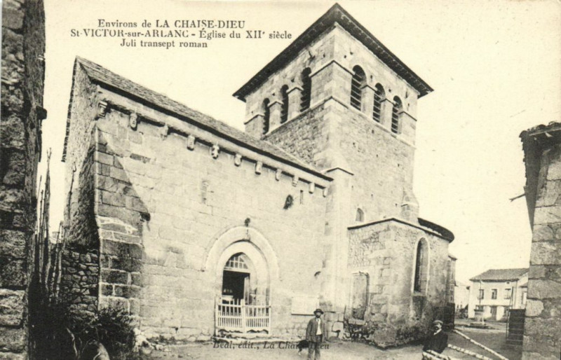 Carte postale ancienne Env. de La Chaise-Dieu Saint-Victor-sur-Arlanc - Eglise du Xii.s à La Chaise-Dieu