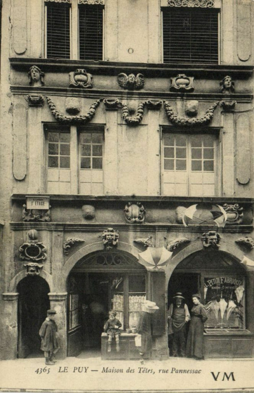 Carte postale ancienne Le Puy - Maison des Teles Ruue Pannessac