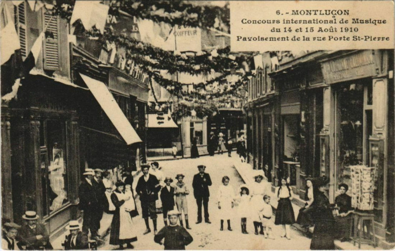 Carte postale ancienne Concours Musique Monlucon - Pavoisement de la rue Porte Saint-Pierre