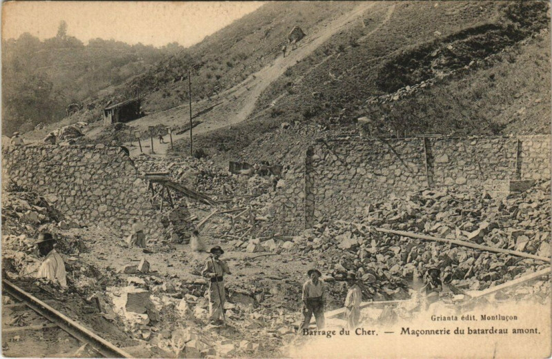 Carte postale ancienne Barrage du Cher - Maconnerie du batardeau amont