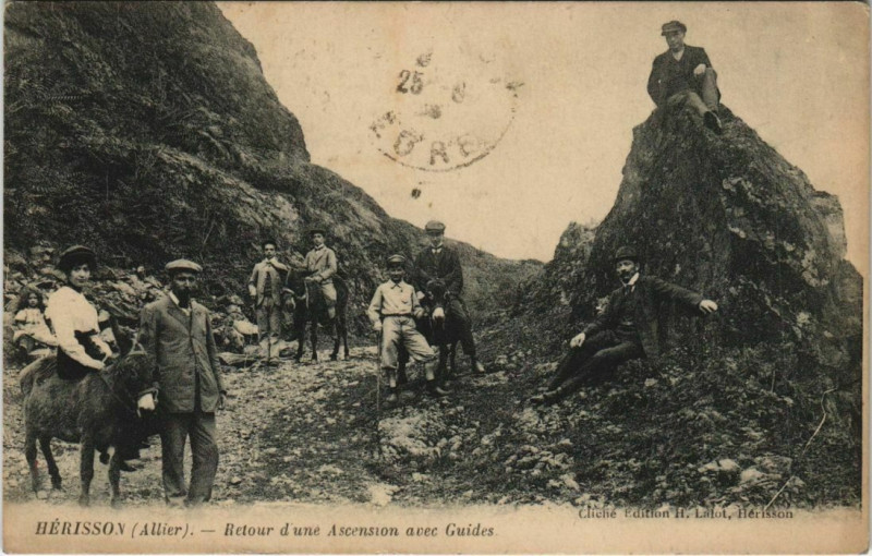 Carte postale ancienne Herisson retour d'une Ascension avec Guides à Hérisson