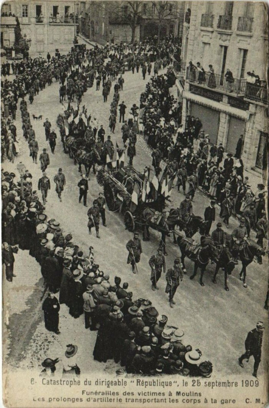 Carte postale ancienne Catastrophe du dirigeable Republique 1909 Funérailles