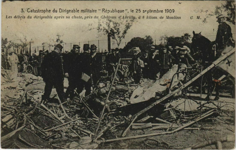 Carte postale ancienne Catastrophe du dirigeable Republique 1909 Debris