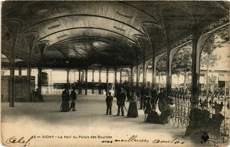 Carte postale ancienne Vichy Le Hall du Palais des Sources à Vichy