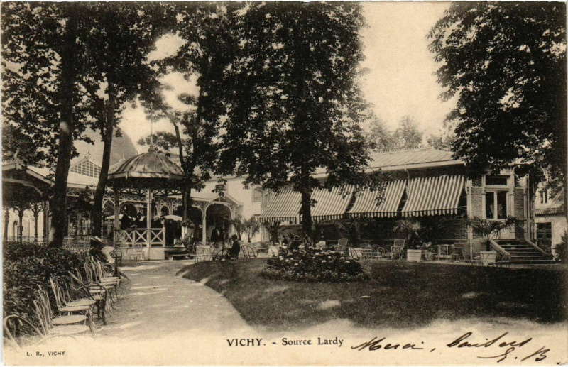 Carte postale ancienne Vichy Source Lardy à Vichy