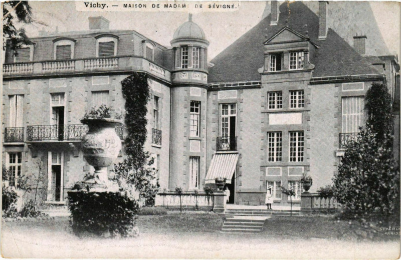 Carte postale ancienne Vichy Maison de Madam de Sévigné à Vichy